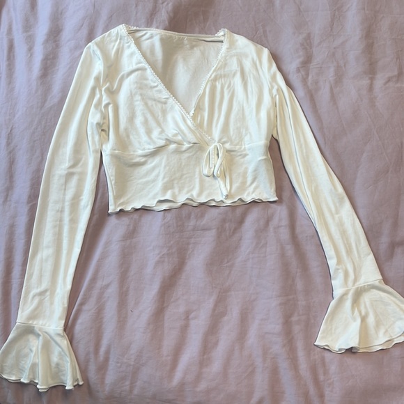 Deep V-neck Knot Front Flounce Sleeve Crop Top - Picture 1 of 2